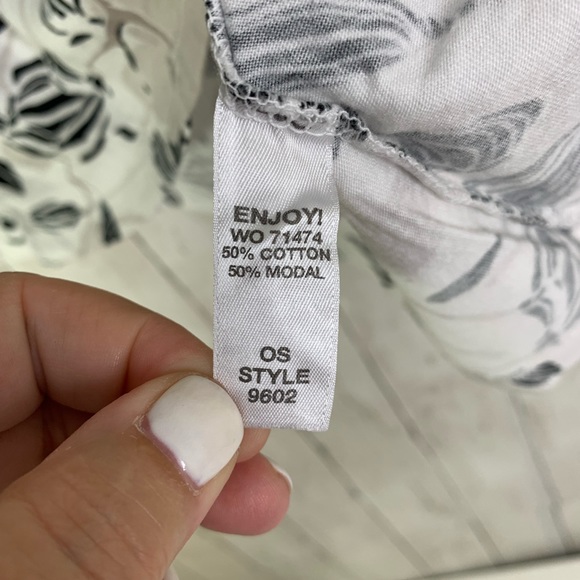 New! {Michael Stars} Bella Floral Boxy Crew Tee OS - Picture 8 of 8